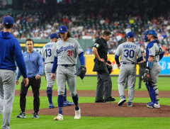 ドジャース先発グラスノーが腰痛で緊急降板　わずか19球…通算1000奪三振達成も2回投球練習中に異変