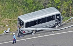 【悲報】高校生1人死亡（重傷多数）のバス事故、もう誰が悪いのか分からないカオス状態