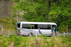 【悲報】高校生1人死亡（重傷多数）のバス事故、もう誰が悪いのか分からないカオス状態に・・・・