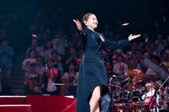 小泉今日子さんの武道館コンサート、開演前のDJで憲法9条「戦争放棄」の文言が流れる →ファンたち困惑