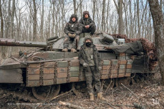 ウクライナ、戦車を後方に下げて支援火器状態…火力よりも機動力を重視！