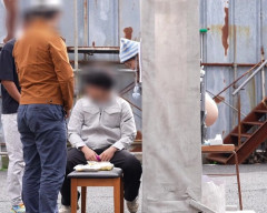 【画像】ΔV男優、壁尻也ックヌを放置して昼メシを食い始める
