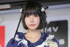 【画像】あのちゃん超ミニスカ姿を公開するも、“足元”に目が奪われるｗｗｗｗｗｗ