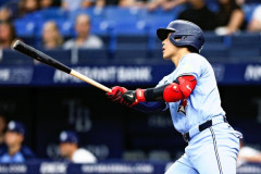 岡本和真(ブ) 打率.246 本10 打点23 OPS.824