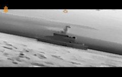 ロシア艦艇をウクライナ軍の「刺客」が急襲…夜間攻撃の瞬間”を捉えた映像公開！