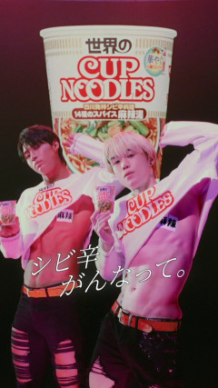 【悲報】肌を露出しくねくねダンス…日清カップヌードル｢腹筋CM｣炎上､大手ブランドのネット広告に見る｢世間とのズレ｣