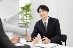 【画像】ハゲ隠しが完璧に成功してる男、見つかるwwwwwww