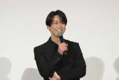 亀梨和也のファンさん　結婚式で旦那の顔を亀梨和也のうちわで隠して亀梨和也なりきりプレイをさせる鬼畜っぷりにＸ炎上