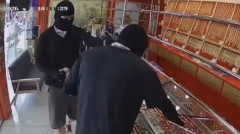 中国人観光客2人組、タイの金販売店で184万円相当を強盗　動機は「旅費を使い果たしたから」