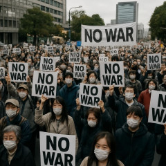 日本で反戦デモ拡大 高市首相が防衛力強化を掲げる中 - BBC   |  日本のメディアは一切報道しないのにすげえな欧米のメディアは