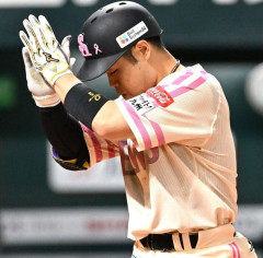 ソフトバンク近藤健介、急死した兄へ捧げる涙の一発　先制8号2ラン放った直後に目潤ませる