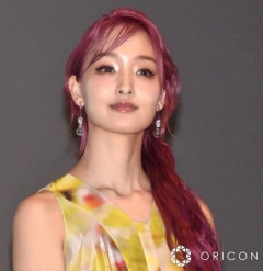 【衝撃】剛力彩芽さん、ピンク髪にしたらガチで美人すぎるｗｗｗｗｗｗｗｗｗｗ