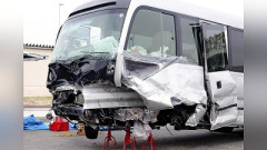 【恐怖】マイクロバス事故で亡くなった高校生、バスを貫通したガードレールに直撃してしまう・・・