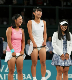 【画像】テニス大会の表彰式で女性選手がパ〇チラｗｗｗ