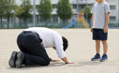 「謝るときはこうやるんだ」放課後教室の委託職員、ぶつかってきた児童に土下座を実演　児童にも強要