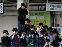 【画像】お金持ちさん「女集めて全裸でピラミッド組体操させよう！」