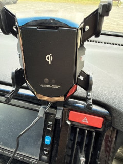 昨日車用のスマホホルダー買った