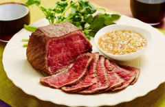 【画像】アメリカニキ「全ての日本の兄弟姉妹に牛肉のタタキをあげる」パシャッ　→　実はこれがどれだけ特別な愛情か、誰でもわかる有識者の解説がこちら…