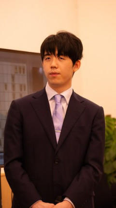 【悲報】藤井聡太「キミ、将棋初心者だろ？なら飛車角落ちでやりなよ」←これでもギリギリ藤井聡太に勝てない