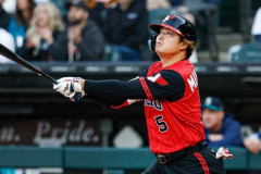 【悲報】村上宗隆さん、15号でジャッジに並びメジャートップに立ってしまうｗｗｗｗｗｗｗｗｗｗ