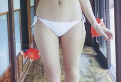 【画像】菊池姫奈の白ビキニFカップ、さすがにえぐい