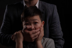 【警告】シンママ家庭の子供「家に知らないおじさんがいるストレスが凄い」