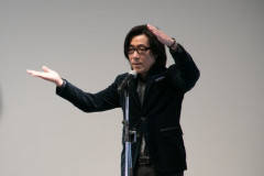 【悲報】岸谷五朗と奥居香の息子さん、「30歳で都知事選に立候補したい」と言い出してしまう