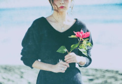 12歳でデビューしたグラビアアイドル西永彩奈30歳、初撮影会の衝撃を語る「10人のおじさんに囲まれて…」