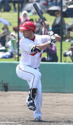 広島・秋山が左ハムストリング負傷で登録抹消へ