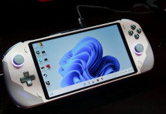 かと言ってゲーミングPCやスマホの方が全然高いよな