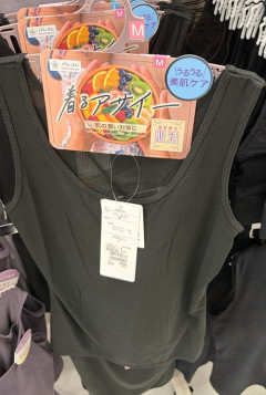 【画像】アパレル業界、また意味不明な服を世に放つｗｗｗｗ