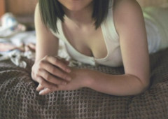 【悲報】女子高生、公衆の面前で立ちバックしてる姿を捉えられてしまう
