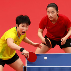 張本美和が世界２位の中国・王曼昱を撃破！ 早田ひなは同１位の孫穎莎に敗戦で１勝１敗 日本女子５５年ぶり金へ   #世界卓球団体
