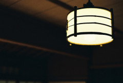 お前らって寝る時、部屋の灯りどうしてる？　つけっぱ　真っ暗　常夜灯