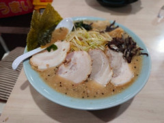 【悲報】ラーメン屋の客、万札が使えないだけでスタッフに暴言を吐くｗｗｗｗ