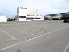 南陽市役所「駐車場のドリフトで付いたタイヤ痕は本人に消させるぞ」