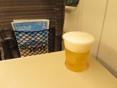 新幹線で酒飲む人って何で帰ってから飲まないの？