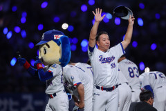 【悲報】中日ドラゴンズさん、井上監督退任で荒木新監督就任説が浮上してしまうｗｗｗｗｗｗｗｗｗｗ