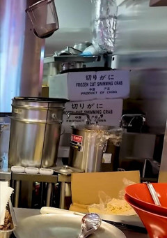 【溝口界隈】こめおさんの店、能登で獲れすぎて余っている蟹を活用しようと始まった蟹ラーメン「店内に中国産かにの箱が積まれて