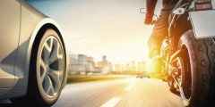 バイクでスポーツカーぶち抜いてやりたいんやけど、何cc必要？