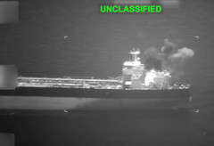 警告を無視したイランタンカーをFA-18戦闘機が機関部のみ精密誘導爆撃！