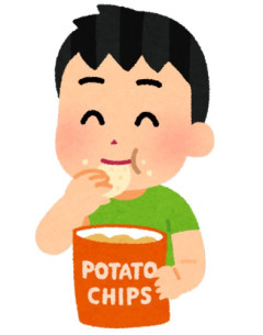 カルビー、パッケージを白黒に　ナフサ品薄で