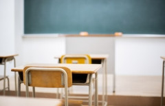 【悲報】教員免許制度、もうぐちゃぐちゃ　社会人が大学院で約1年学ぶだけで中学・高校の教員免許を取得できるように