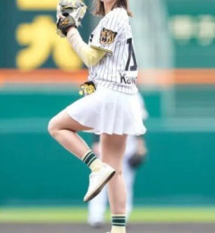 【画像】トラウデン直美　始球式でミニスカ美脚披露！　甲子園のファン魅了「肩が筋肉痛」　猛練習も「悔しい」ワンバン