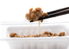 納豆食ってる奴は味覚障害