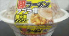 【画像】セブンイレブンの二郎系ラーメン、カロリー1446kcal、重さは1101gで草