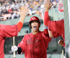 カープ坂倉、6号勝ち越しホームラン！『10戦4発』4番の仕事！！