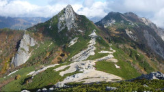 北アルプス烏帽子岳で倒れている男性を発見　病院で死亡が確認　野口五郎岳方面に入山して行方不明の59歳男性か　捜索中のヘリが発見
