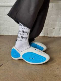 【悲報】サンダル「クロックス」、変わり果てた姿になるｗｗ