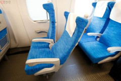 【悲報】新幹線や飛行機で椅子倒す時に確認取るのってした方がええんか？